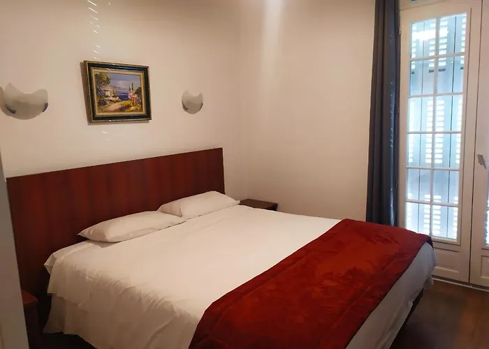 Hotel Le Postillon Pau
