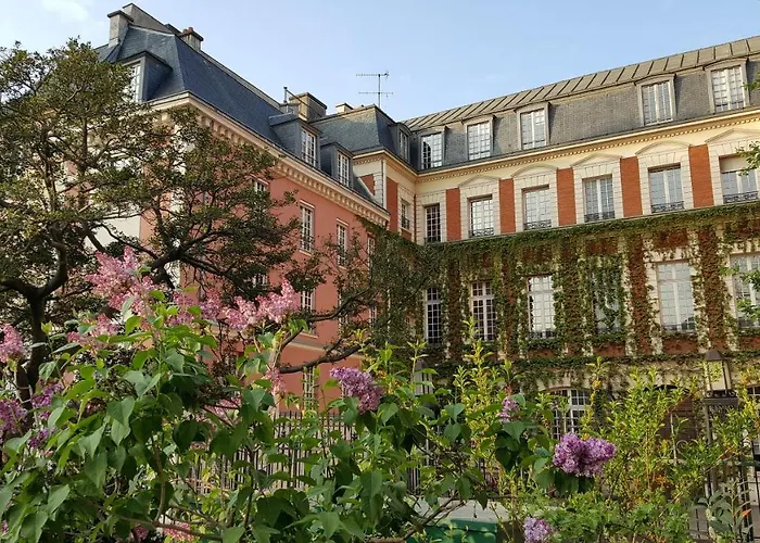 Assia & Nathalie - Luxury B&B Marais Parigi